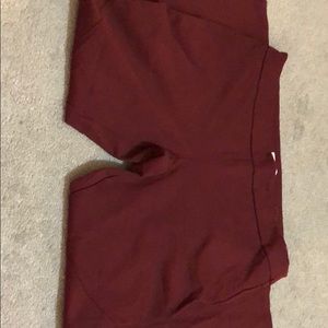 Burgundy legging. Nice detailing. Women’s size 16p